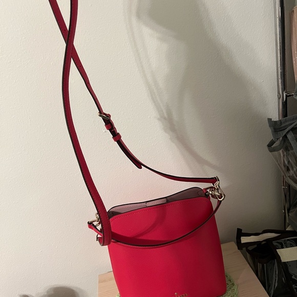 HOT PINK KATE SPADE CROSSBODY. - Picture 7 of 8